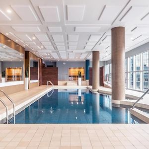 Warwick Le Crystal - Montreal